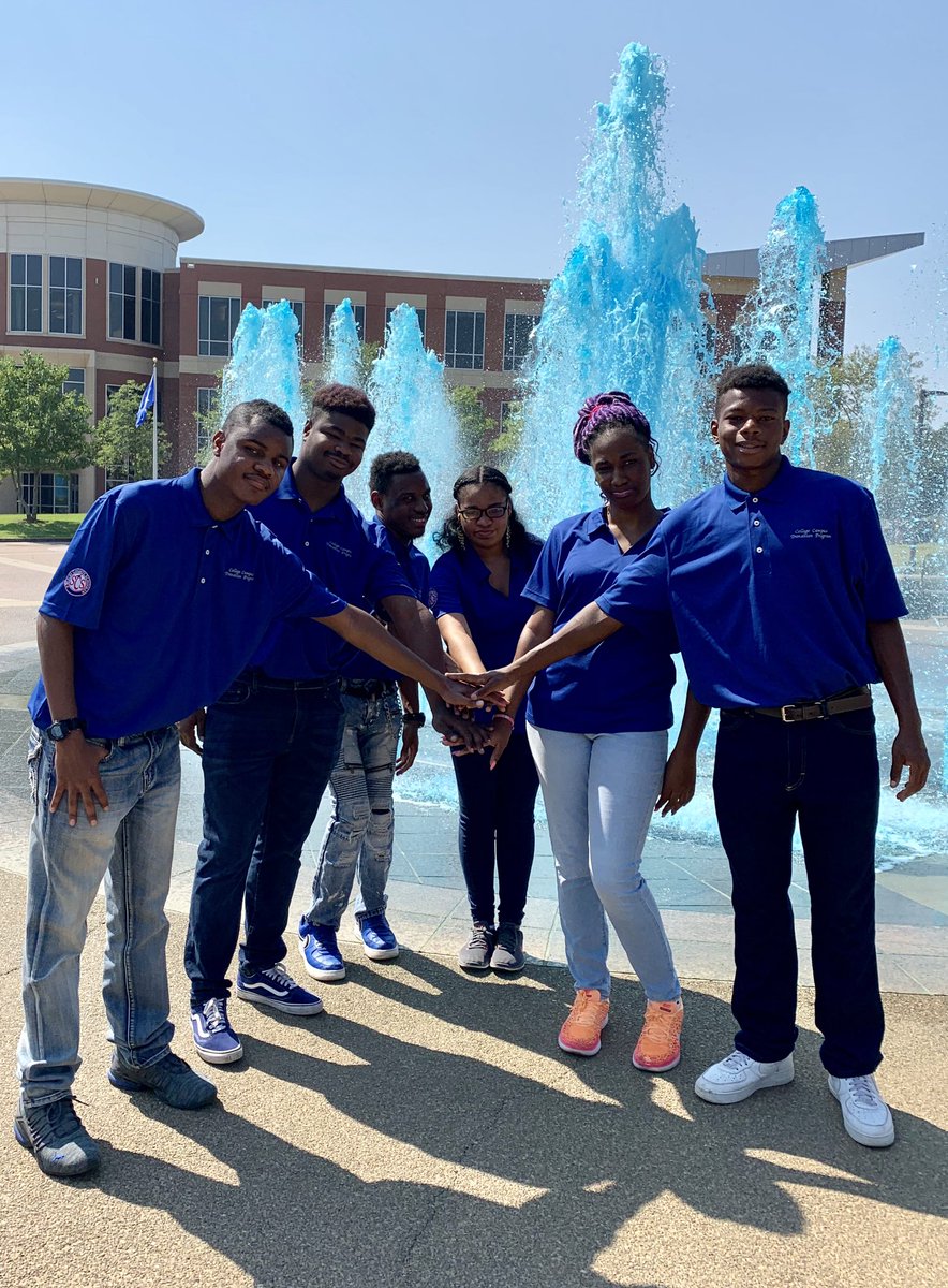 CCTP_UM's tweet photo. Can you believe CCTP is in its 9th Year? Celebrating our 9th year with a whole new cohort. Students are now at the end of their 21st week of the program, preparing to get, keep and excel at a new job. #DoingtheWork @SCSK12Unified @SCSSuptRay @UofMemphisSPED https://t.co/SLbeU5uZnm
