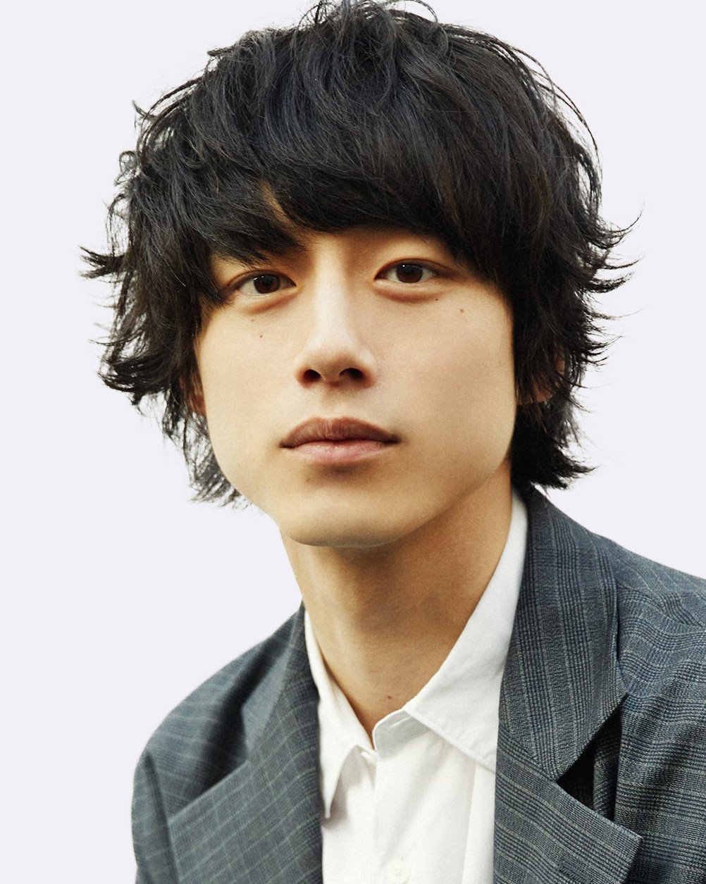 Twitter 上的 映画 仮面病棟 公式 本作が 映画単独初主演作となる 坂口健太郎 さんが演じるのは 事件当日に一日限りの当直医を代わった医師の速水秀悟 突然訪れたピエロ面の凶悪犯に 犯人自らが撃った女子大生 瞳の治療を要求され 瞳と共に脱出を試みる
