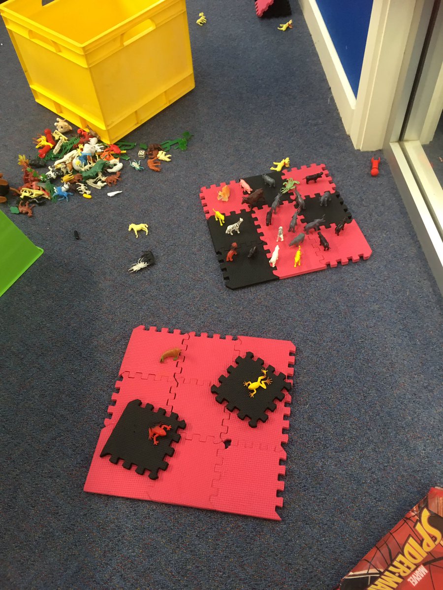 LCsuperclass's tweet photo. Mason and Sienna made a farm, swimming pool and a zoo ! LC class https://t.co/dxiP1Ro91Q