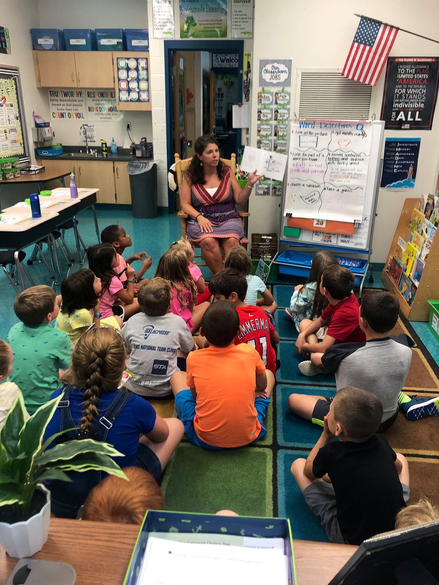 We had a very special guest reader visit 2nd Grade this week! 📚#GatorsLoveReading