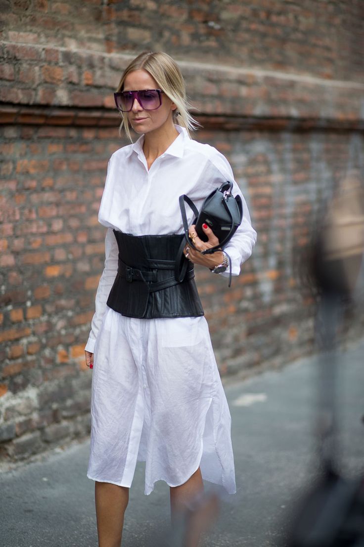 𝔰△n𝒹Ʀ𝒾ηℯ🪽 on X: ▫ Street Style Black leather Corset over a white  shirtdress. #fashion #steetstyle #Corset #chic #fashiondiaries   / X