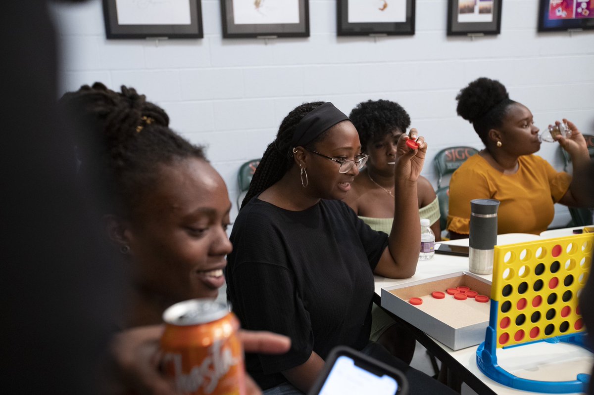 FAMUSJGC82's tweet photo. @FAMUABJ1887 made things POP at their first event of the semester, “POPurtunities”! The event gave students the chance to mix and mingle with our various student media outlets! https://t.co/ytEcNH07kc