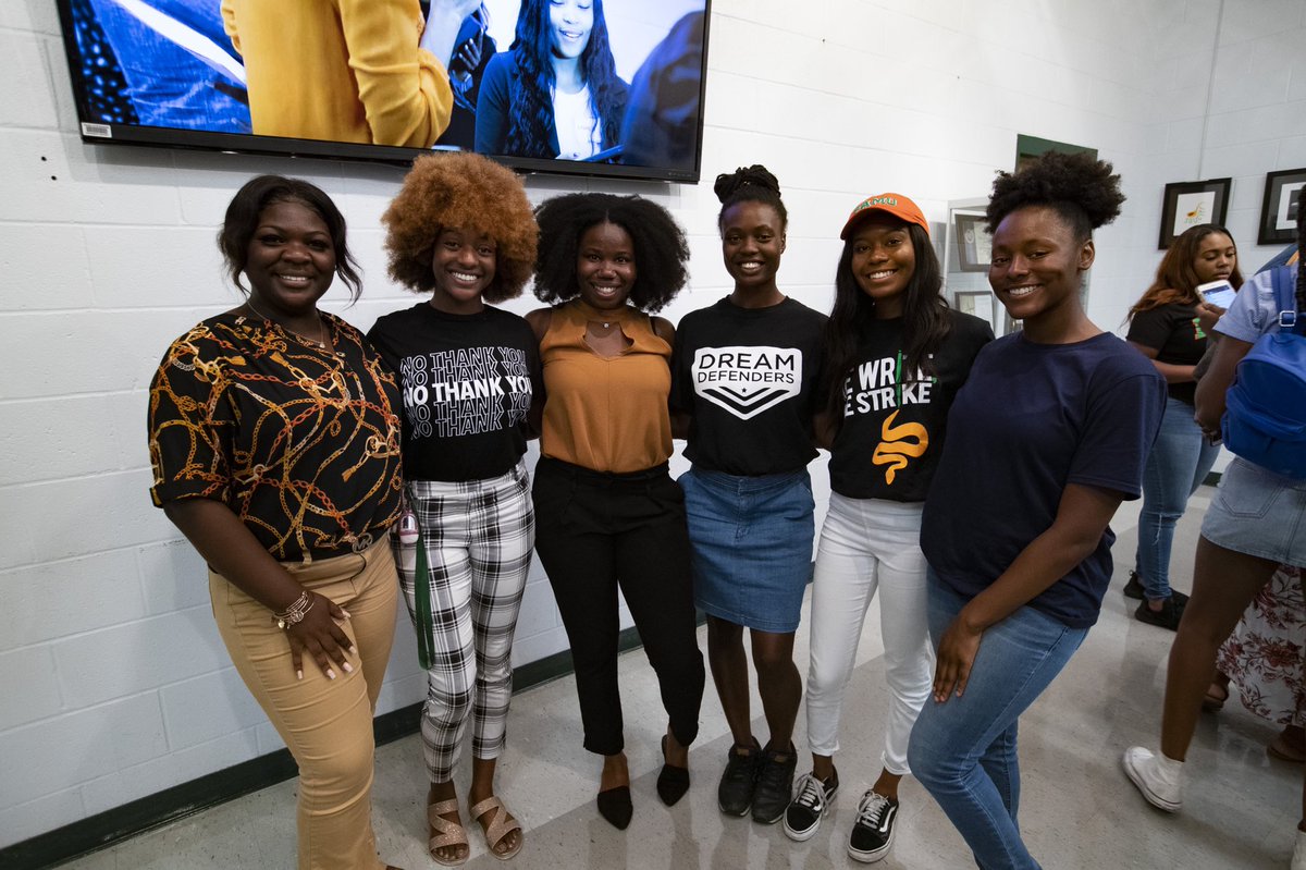 FAMUSJGC82's tweet photo. @FAMUABJ1887 made things POP at their first event of the semester, “POPurtunities”! The event gave students the chance to mix and mingle with our various student media outlets! https://t.co/ytEcNH07kc