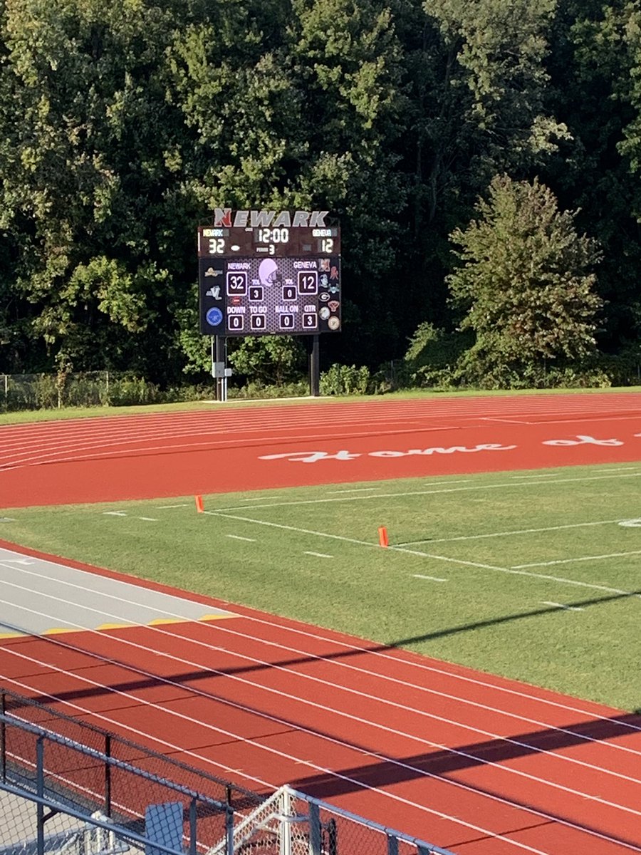MathwithMissA's tweet image. Looking good at half time JV!  @NewarkAthletics @Newark_HS You see my fox right?? 😁 #newarkcsdlearns #neighboreds