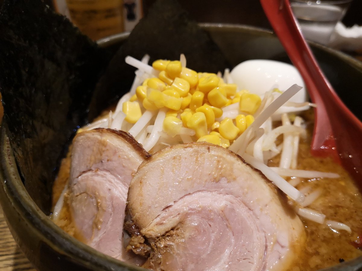 しょーた グルメシ 東京スタイル味噌ラーメンど みそ 京橋 都内では珍しい味噌ラーメン専門店 人気も高く行列もできるこちらのお店 特みそこってりラーメン はスープがとにかく濃厚で何重にも重なった旨味が至極のスープとなり味噌好きは絶対に頼む