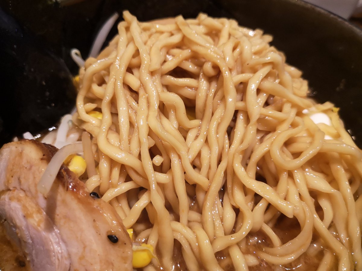 しょーた グルメシ 東京スタイル味噌ラーメンど みそ 京橋 都内では珍しい味噌ラーメン専門店 人気も高く行列もできるこちらのお店 特みそこってりラーメン はスープがとにかく濃厚で何重にも重なった旨味が至極のスープとなり味噌好きは絶対に頼む