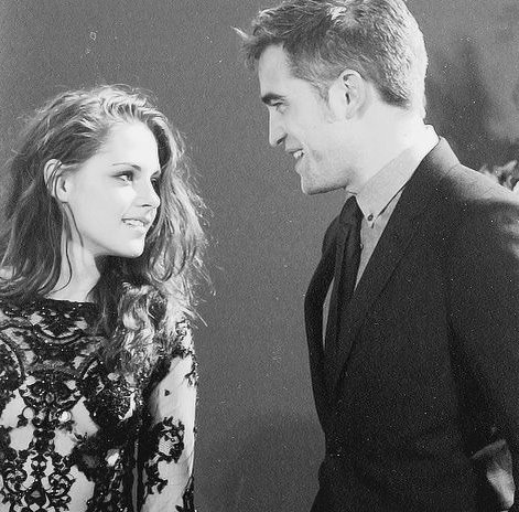 FiveBennets's tweet image. Don't y'all just miss the way they used to look at each other?