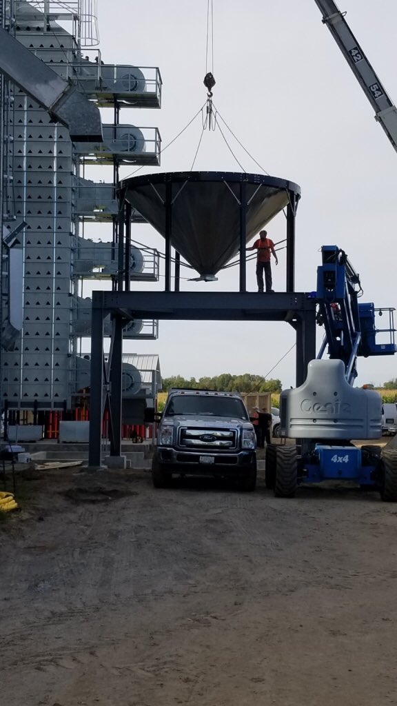 Another beautiful fall day for working. Ready to put the rest of this @Westeel_1905 up tomorrow