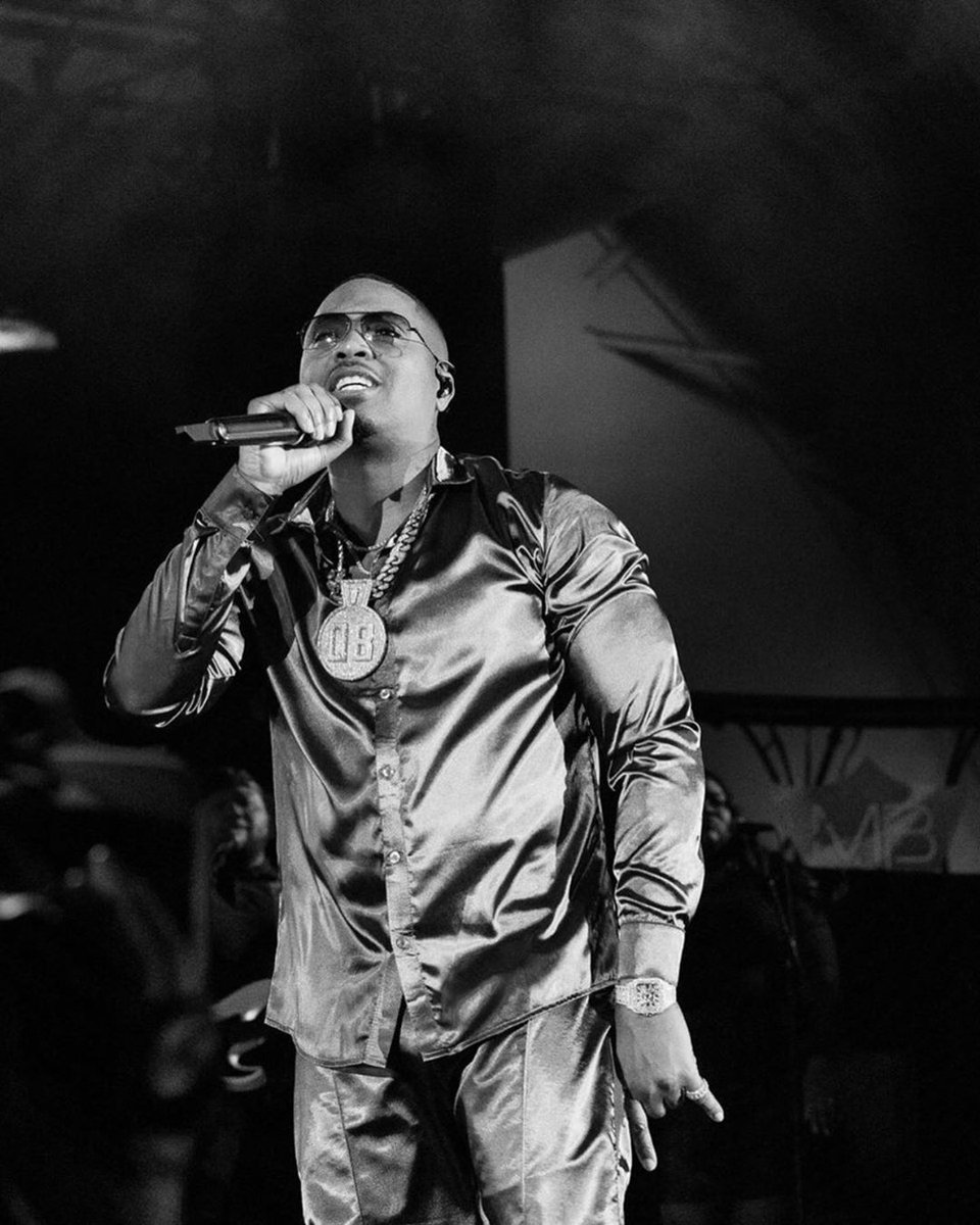 MassAppealRecs's tweet photo. .@Nas &amp; @maryjblige on the final stop of the #RoyaltyTour https://t.co/3Sco50PDD2