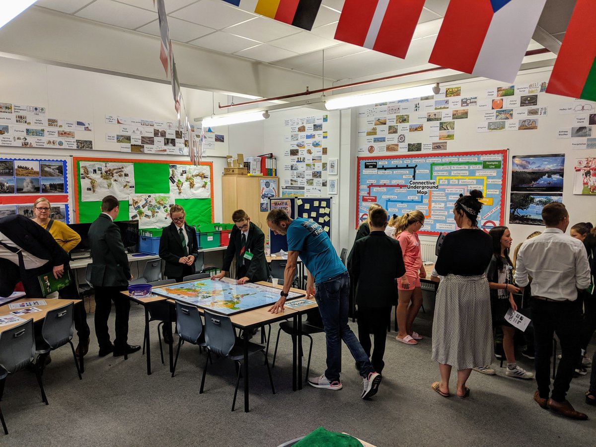 LJGeography's tweet photo. Great to meet so many keen geographers @LJ_School Y6 Open Evening 👋🏻 A big thank you to our brilliant Y9 helpers too. 👏🏻👏🏻👏🏻 https://t.co/NSw2BNTNnG