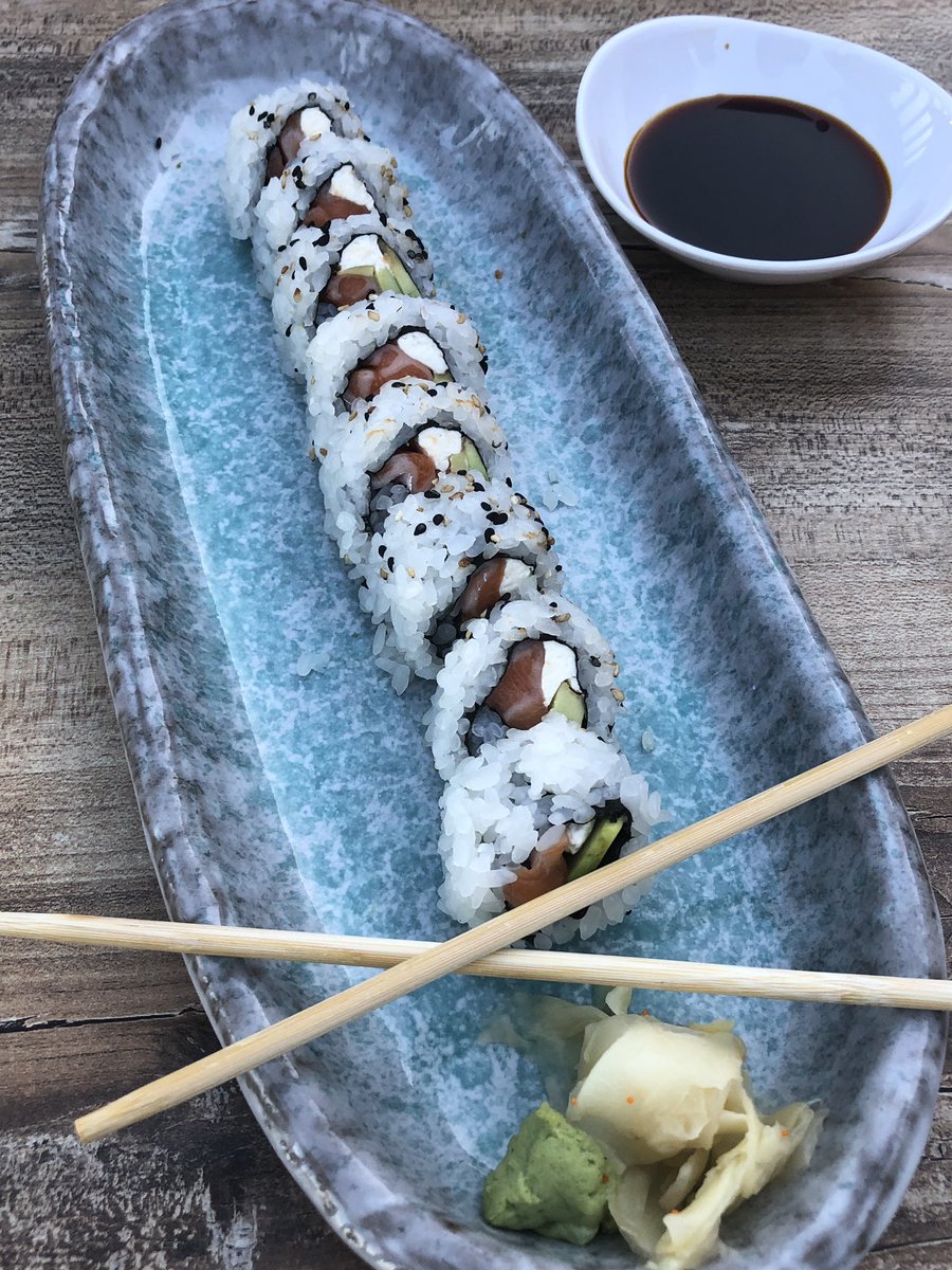 Its_Shanaka's tweet photo. A little philly roll before dinner gets to the table @TheWickedTunaSC Enjoying the company of @proudgeekdaddy, the music, food, and waterfront view. #ad #VacationMB #VisitMB #vacation #sushi #travel #travelblogger #TheWickedTuna #MBpartner #nomnomnom https://t.co/rFDYZpemmj