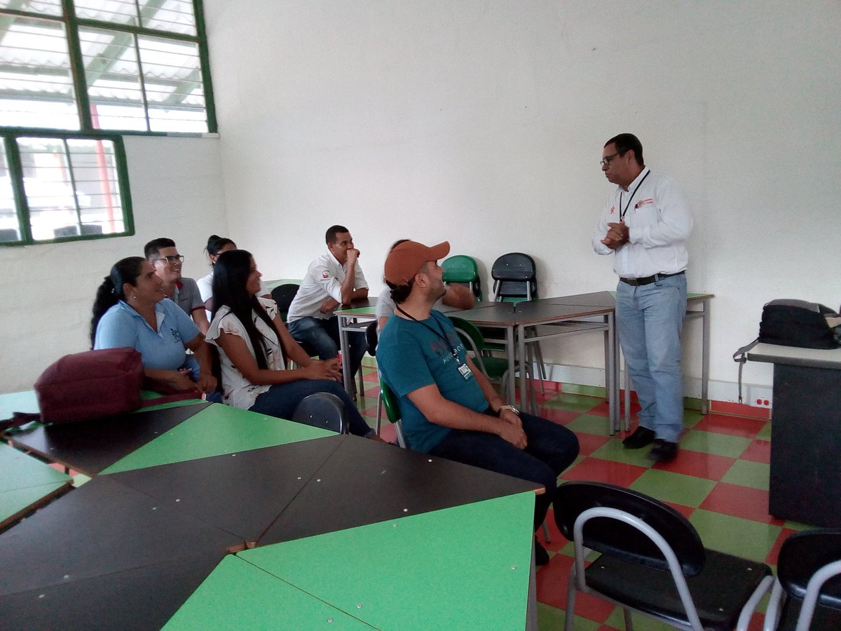 hpaterninae's tweet photo. Sensibilización al personal administrativo del Centro de Formación Minero Ambiental, con miras a la autoevaluacion 2019.@JAIROLEONZAPATA @LuisCPinedaM @fggonzalezl https://t.co/YfpdAB9mMJ