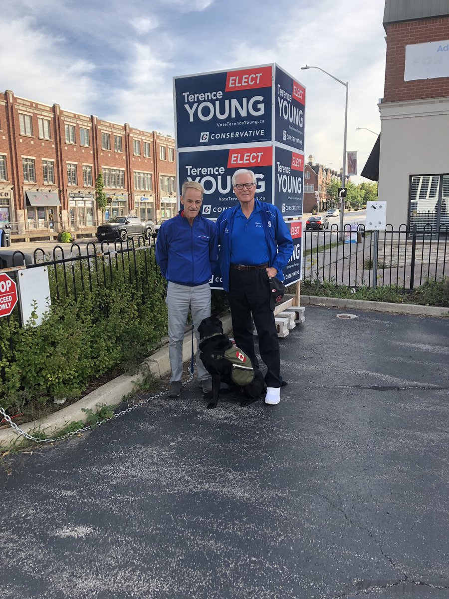 Young4Oakville's tweet photo. Great to have my friend Fred from @VeteransCa drop by my office this afternoon. He does great work to support those who have served our country. https://t.co/6PMZwMZztP