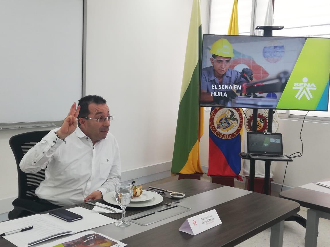 EstradaCarlosM's tweet photo. También les recalqué el compromiso que tenemos como Entidad con la población colombiana en brindar formación pertinente, de calidad e integral;  para apalancar la empleabilidad y el emprendimiento en el país. #SomosSENA https://t.co/pEnPtBAGAj