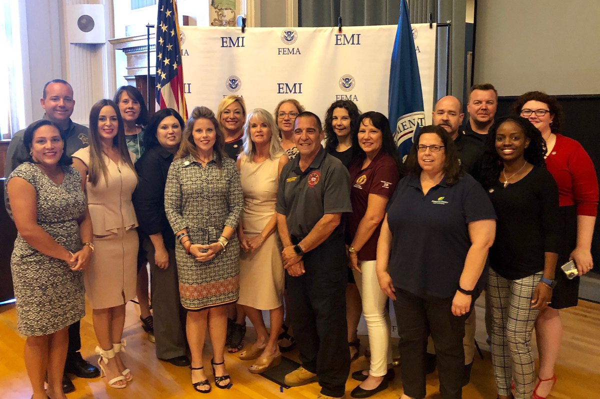 nioa's tweet photo. NIOA representing!!! #MPIO 👏🏼👏🏼👏🏼#GraduationDay https://t.co/I6ehRA9dN0