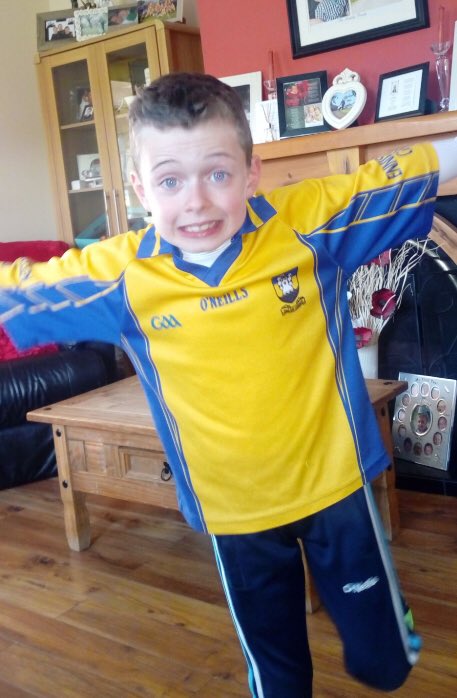 enniskillengaa's tweet image. It looks like Louise got the colours on the scarf wrong Chrissy, where’s the Yellow &amp;amp; Blue??? #slagging Happy birthday Tiernan 🇺🇦🎂