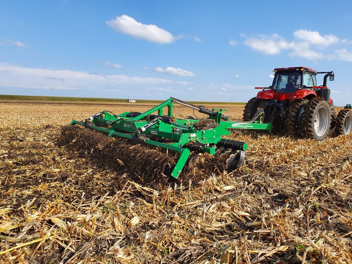 KLineAgUSA's tweet photo. Awesome few days at @HHDays last week! Excellent performance in heavy corn residue by our 21' Speedtiller Powerflex, despite the wet conditions. Keep an eye on our event calendar https://t.co/6aGX0tHouN for more demos over the next few weeks! #demo #klineag #HHD19 #tillage https://t.co/Uh4QwL9SBn