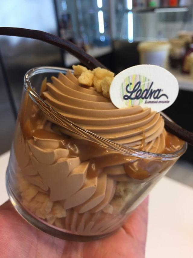 ArtemisDesign1's tweet photo. Glasses...by @ArtemisDesign1 !
#pastrychef #pastry #packaging #patisserie #baker #bakey #sweet #chocolate  #caramel #dessert #delicious #tasty #yammy #dessertmasters https://t.co/t02BJkUOIs