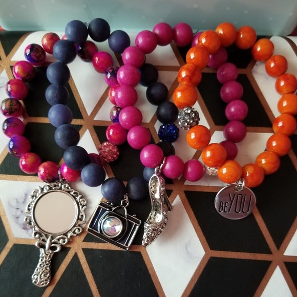 jelly_llc's tweet photo. So good I had to share! Check out all the items I'm loving on @Poshmarkapp #poshmark #fashion #style #shopmycloset #michaelkors #paige: https://t.co/Q5DoG9ekHv https://t.co/Zxibr22bse