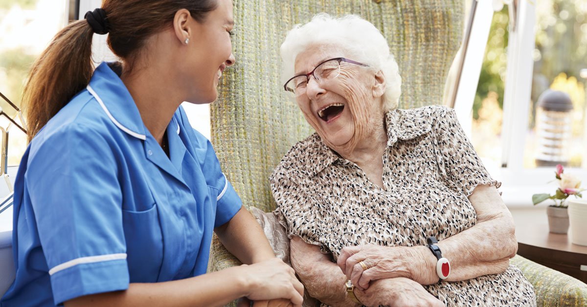 ACSQHC's tweet photo. When discussing #treatment information with patients who have #dementia, minimise background noise and allow time for what you say to be understood. Access more tips on caring for patients with dementia: https://t.co/gieaLeOdDA #DementiaActionWeek #betterwaytocare @DementiaAus https://t.co/Kj7rzuuD3q