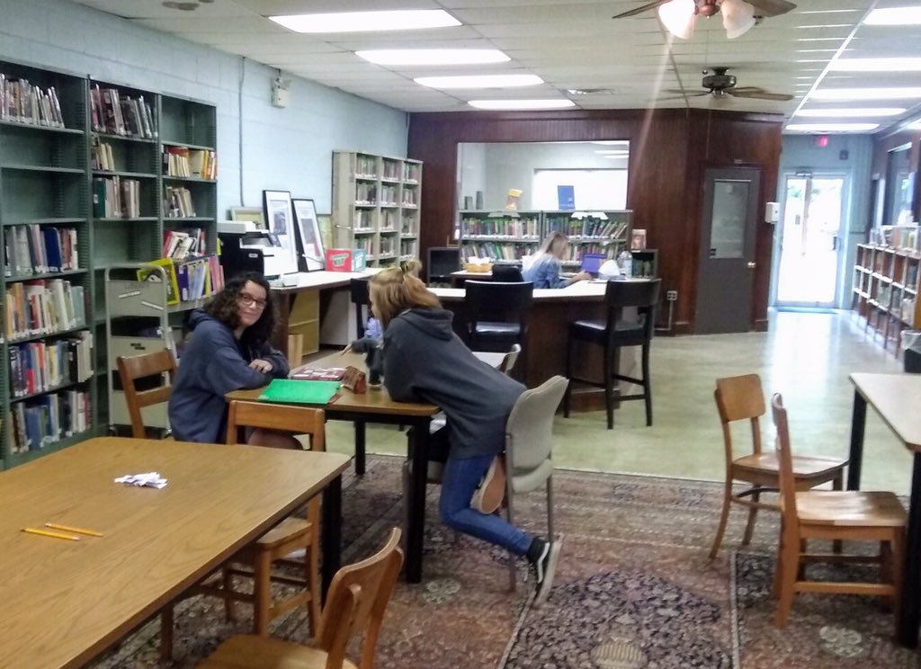 BroadwaterESVA's tweet photo. Grade 10 students enjoy the inaugural session of silent lunch, an option now available to all Upper School students.  Silent lunch occurs daily in the library during Upper School lunch period. https://t.co/rm6A3IzlVE