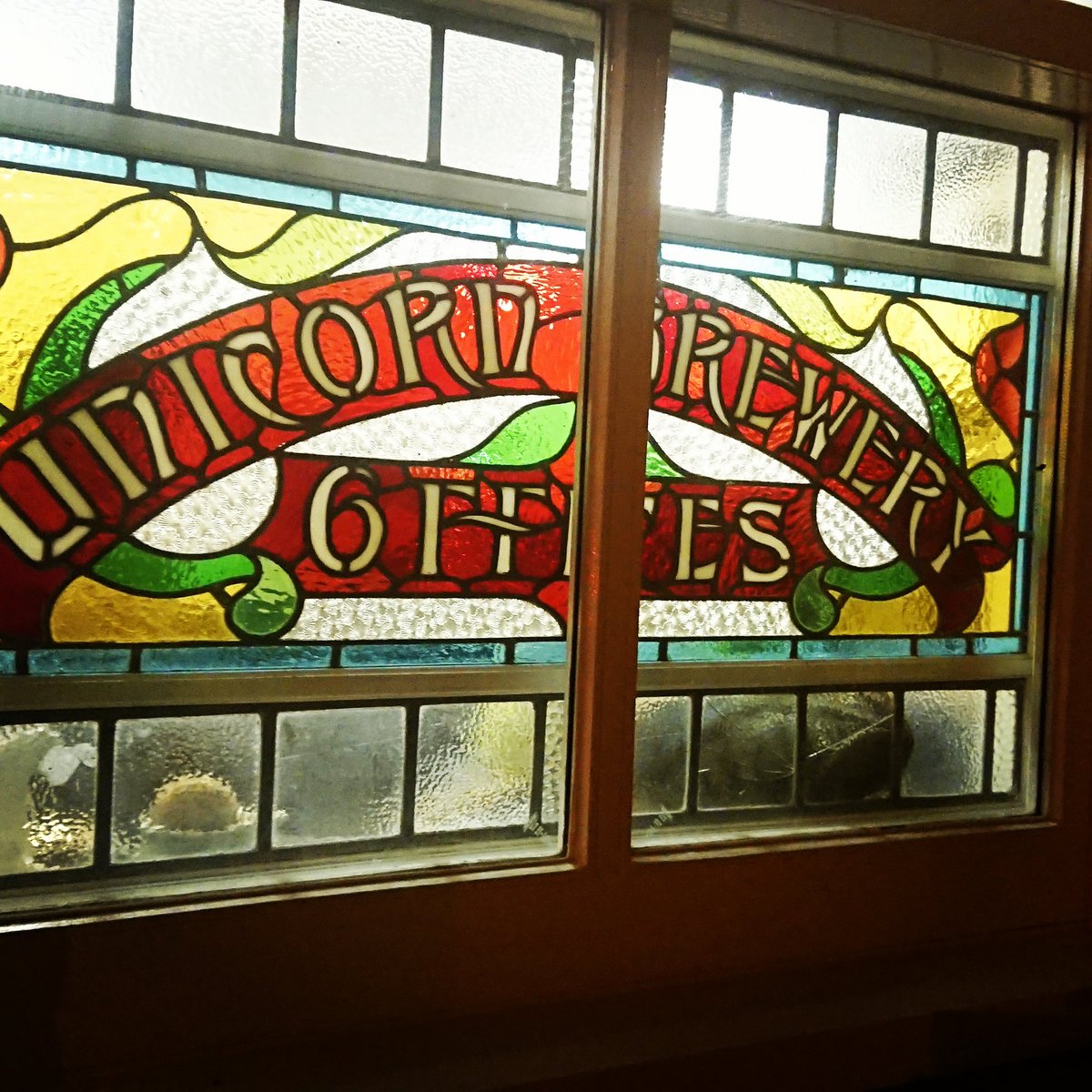 i_am_stockport's tweet photo. Sorry @BillGates, Stockport has the best windows. https://t.co/FD8lDdIlJn
