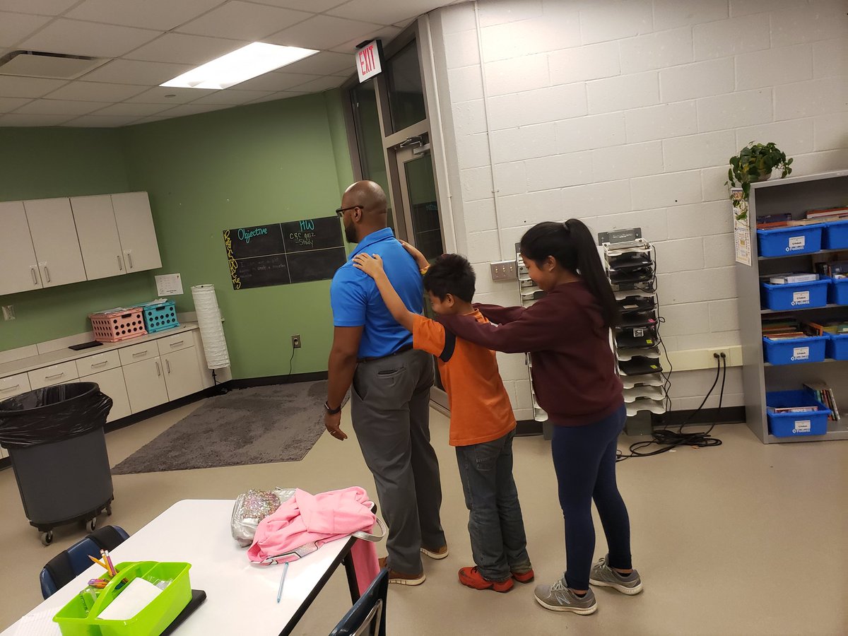 MrsSporysz's tweet photo. I have #PrideIn5 when students reflect on how to improve their communication based off an exercise..'Blind Catepillar'. Thank you Mr. T for joining in on the fun! #kagan #teambuilding #thisis5thgrade #thisisleaphart https://t.co/Y99MMz7pVC