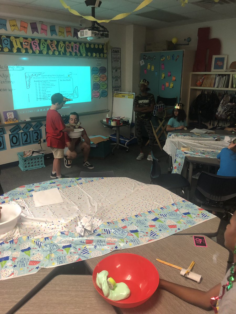 GESGeider's tweet image. Students ❤️ Rock your School Day and celebrating GES’ 25th Birthday! 🎉🌟🎈#gesshineon