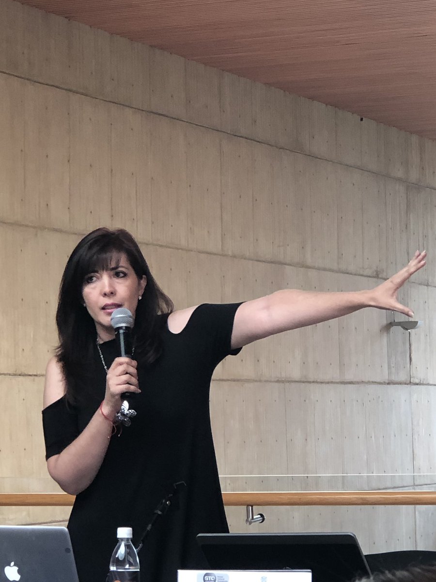En <a href="/mahg_mx/">MuseoArteHistoriaGto</a> escuchando la interesante charla de Veronica Esqueda sobre las fotografías en infrarrojo, y por qué le gusta hacer foto IR.  Comenta que con sus fotos genera un propio mundo extraño y un universo alterno.
