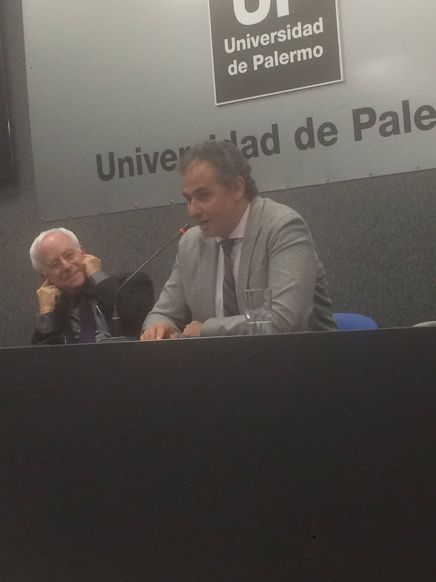 CamiloFilartiga's tweet photo. Roberto Saba @rpsaba comentando la exposición del Prof. Post. Lujazo. Gracias al @CELEUP #CELE19 https://t.co/9Ay4bDFohS