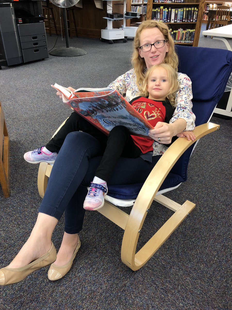 OliverMSLibrary's tweet image. #OpenHouse in the #Library is #extrafun! Great to see so many young and older patrons!