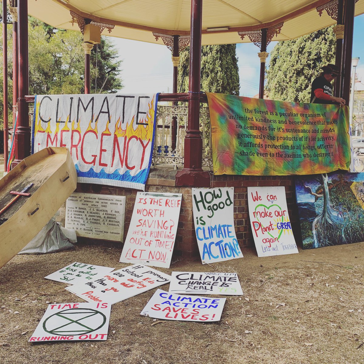 The #beginnings of a #cleanerearth ! Here in #ARMIDALE NSW preparing to rally for #climateaction from our local council @armidaleregionalcouncil and  @australiangovernment #nomoreglobalwarming #nocoal #coalisdead #strike4climate #climateaction #studentstrike