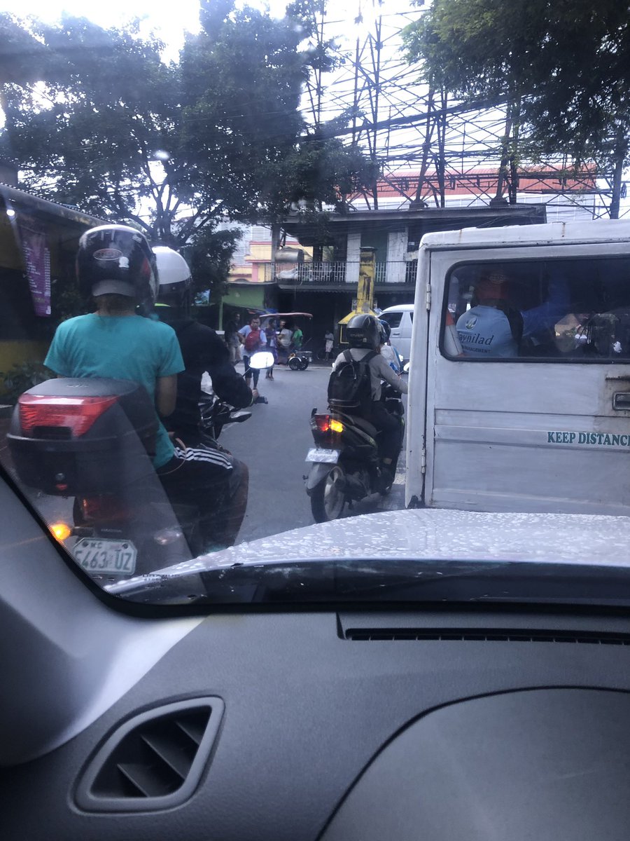 Ahriez's tweet photo. @rex_gatchalian  wala na po bang solusyon ang araw araw na maagang matinding traffic along tulay ng gen t ugong dahil sa st. Bernadette school. https://t.co/q3vbUdhk07