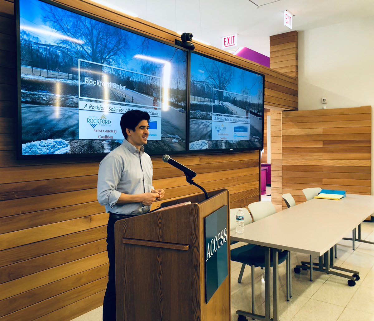 TEnergyPartners's tweet photo. Thank you to @COFIOnline for inviting us to your Grassroots Education Community Forum on Solar Energy w/ @ChiJobsCouncil, & @cubillinois as an #ILSolarforAll Approved Vendor to speak briefly about #RockfordSolar in #BackoftheYards. #FEJA https://t.co/oaVv26Chuu