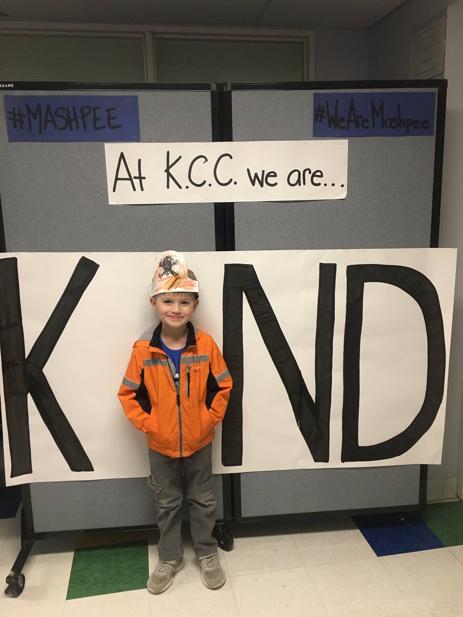 KimPalmerART's tweet photo. #Kindness at KCC Open House!  #wearemashpee #mashpee https://t.co/KGb9t2vz6K