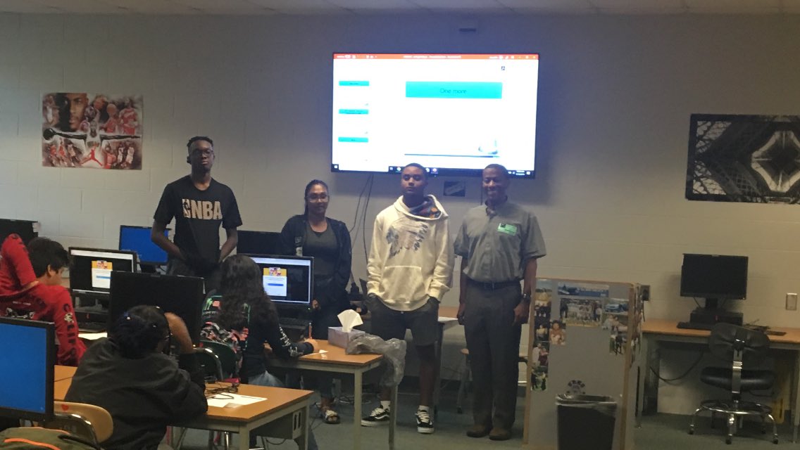 MsMir_at_SRMHS's tweet photo. Mr Lyons from The 100 Blackmen of America , sharing some finance information in our Personal Finance class. #allstudentsengaged #SRMHSpride https://t.co/Hwgqv47g4n