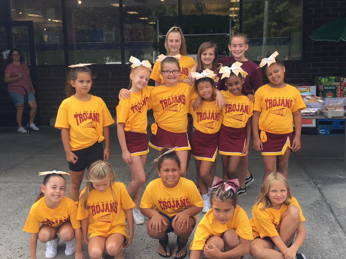 DAYOinfosports's tweet photo. Chipotle‼️. Fundraiser for our Danbury Trojans Cheerleaders!!  Please join us!   These athletes and coaches work hard at fundraising!!  🧡❤️ https://t.co/sWLI9VLUon