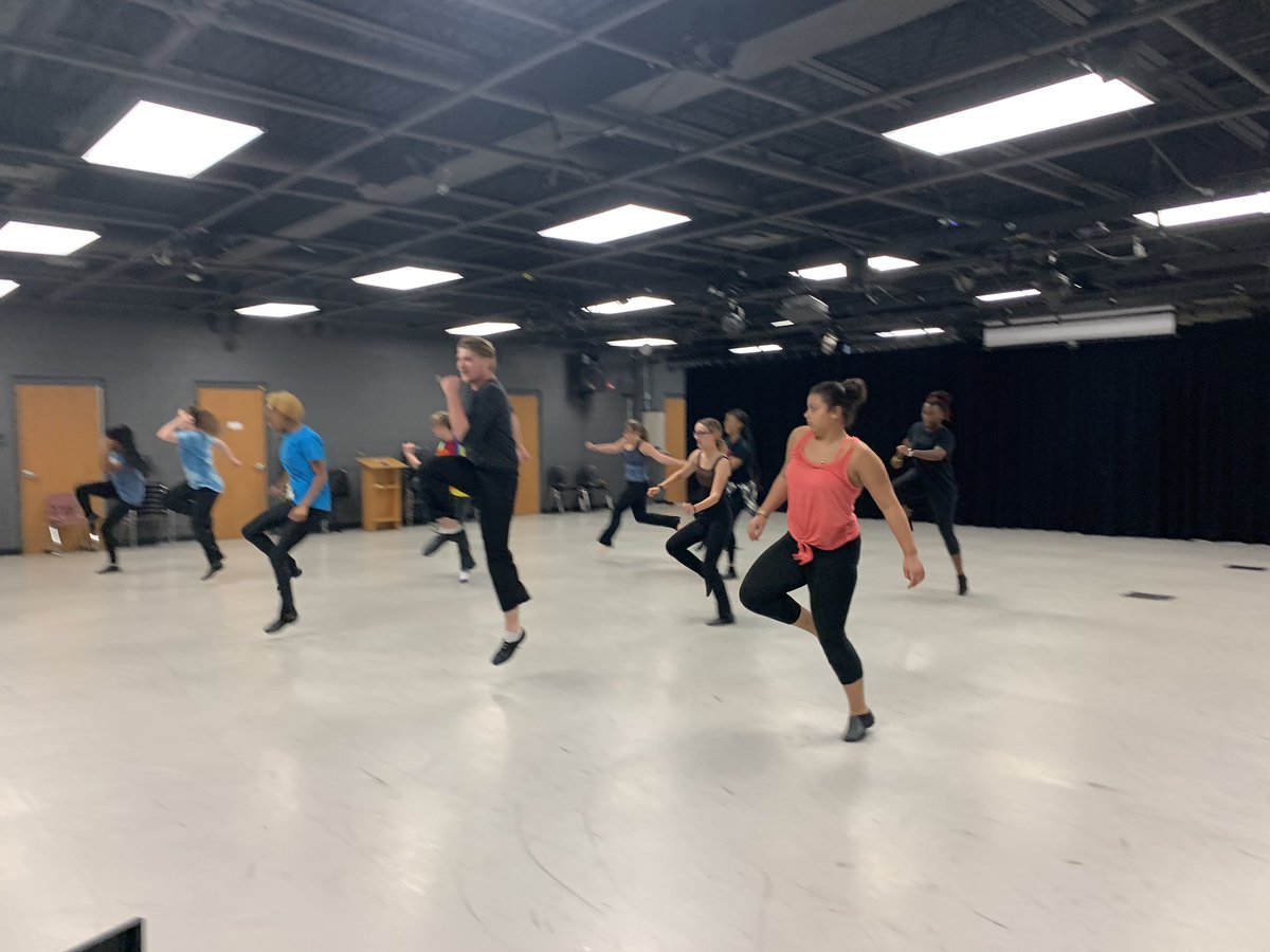 hhs_prncpl's tweet image. DLT visit @HenricoHighSch. They saw some English and Math classes and ended with some Theatre and Musical  Theatre 🎭 @CFA_Henrico #collegeresearch #mathstations #scriptreading #dance