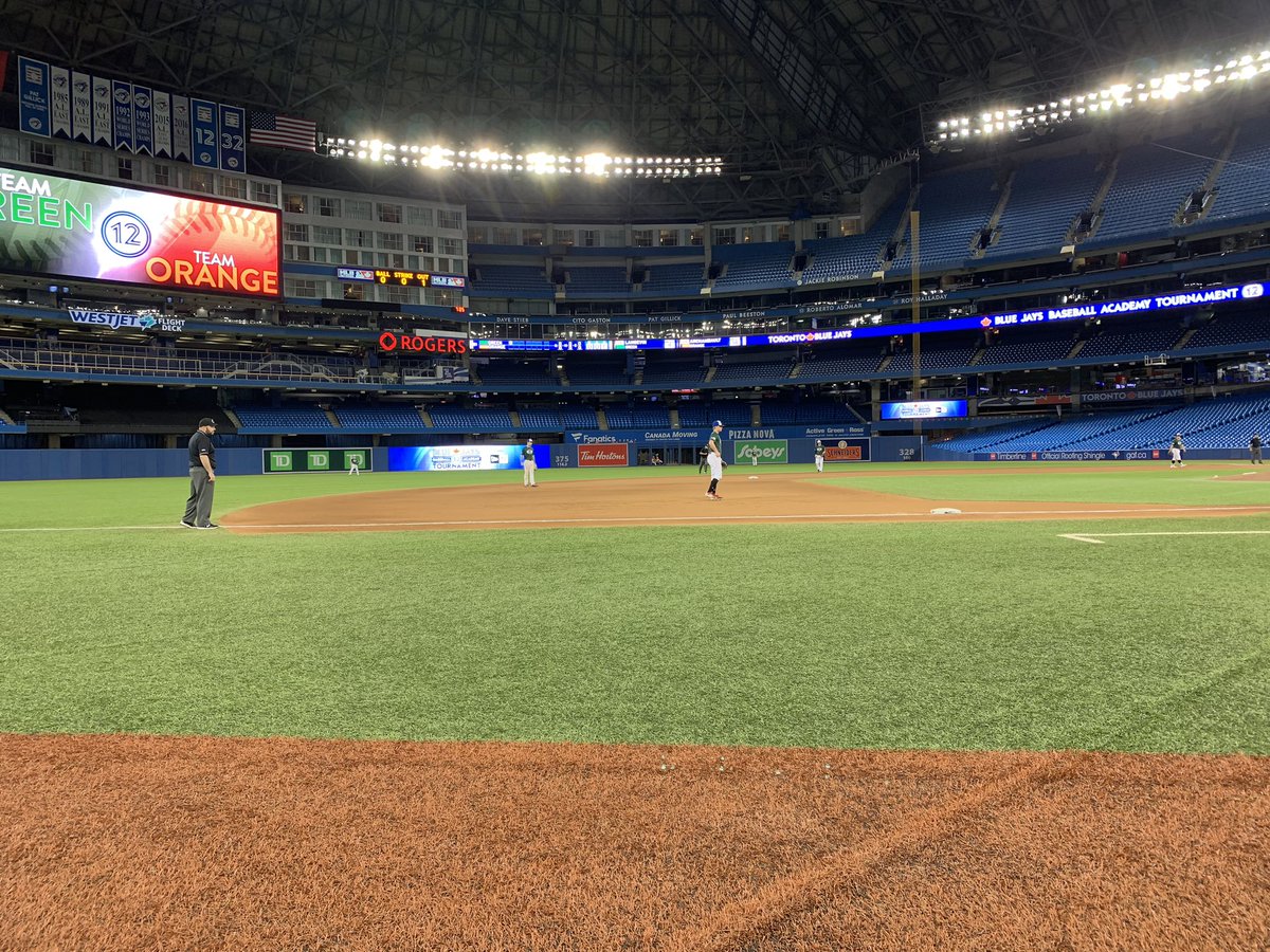 westernfs7105's tweet photo. Arlen Peters 2020 involved in all 3 outs in the first inning. 💪🏽⚾️ #baseballmb #T12 https://t.co/AOyKnH5eWO