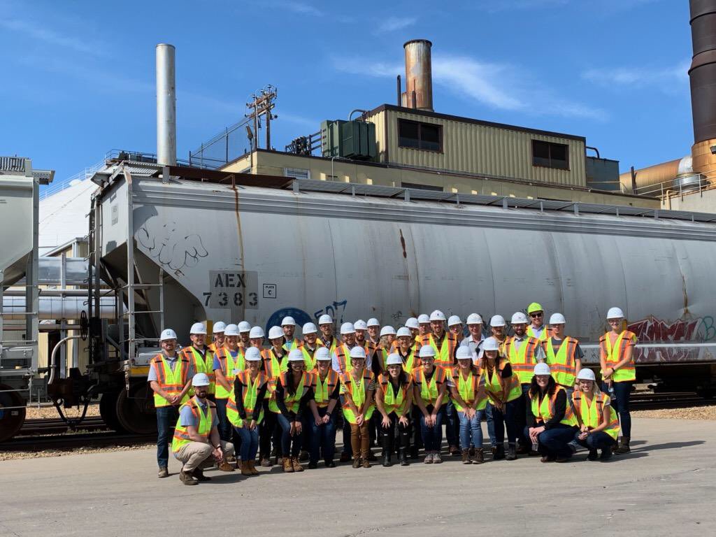 NickAFrentz's tweet photo. Mankato is the #1 soybean processing city IN THE U.S.300,000 bushels processed, and over 7 tons of soymeal produced every day. Toured the CHS plant today w/ future business leaders from @MN_Chamber #LeadersLab. Thanks CHS! @CityOfMankato @GreenSeamRegion @MNSoyGrowers #mnleg https://t.co/ZGuBFPhkkc