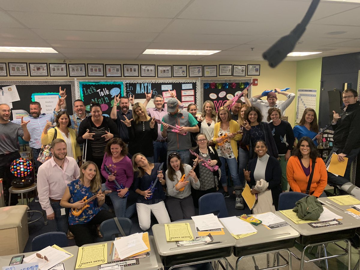 Kdale201's tweet photo. Such a fun night meeting these parents! Took a picture to let our kids know we rock too! #rockyourschool https://t.co/Qzr7cdrWu9