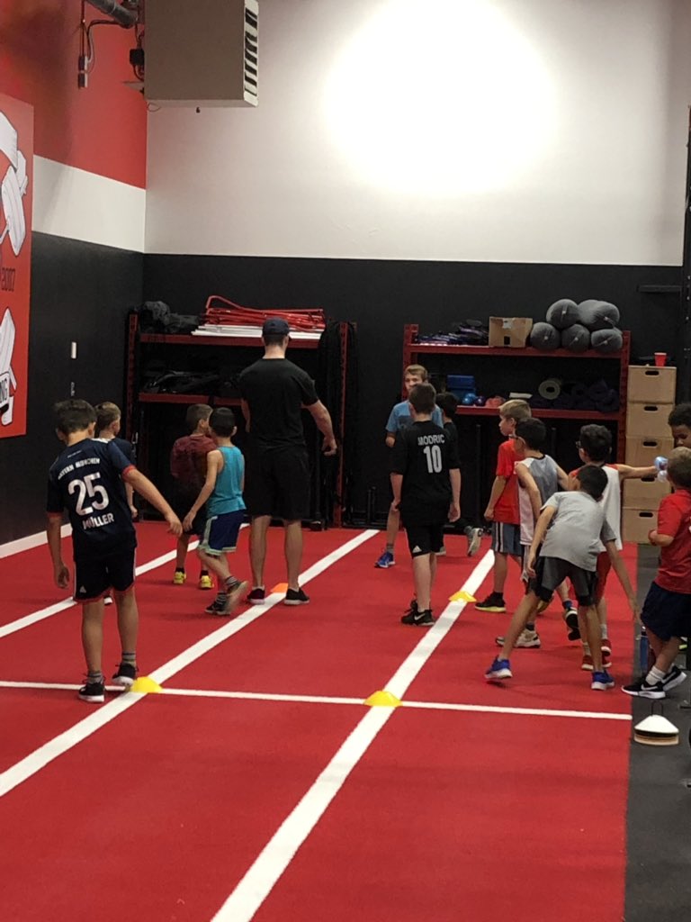 DavidMcCarthy09's tweet photo. Our 2011 boys working hard at Spark Sport Conditioning. @scottishunited #playercenteredprogram #holisticprogram #sportscience https://t.co/2hRGocpXqK
