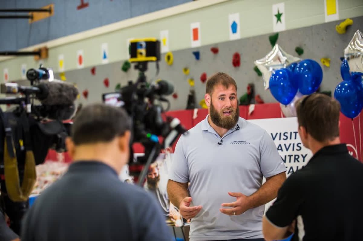 blockinghunger's tweet photo. @tfrederick72 sharing his message about providing for low-income children in the metro Dallas area who struggle with hunger. He is #BlockingOutHunger https://t.co/XNXgsC2OuX
#CowboysNation #metroDallas https://t.co/hetxrzAT4Y