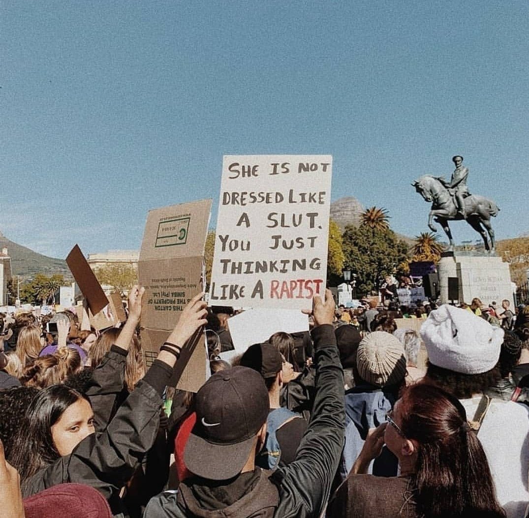 isthatdaria's tweet image. она не одета, как шлюха, это ты думаешь, как маньяк