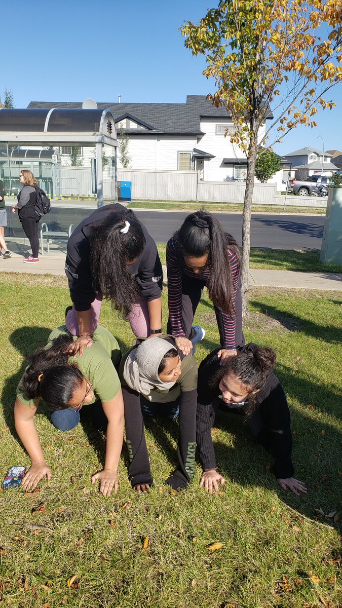 Stdenis_ed's tweet image. Staying together during a fire drill is easier with cooperative games. #activedaily #cooperation @EcoleMcTavish @FMPSD #ymm