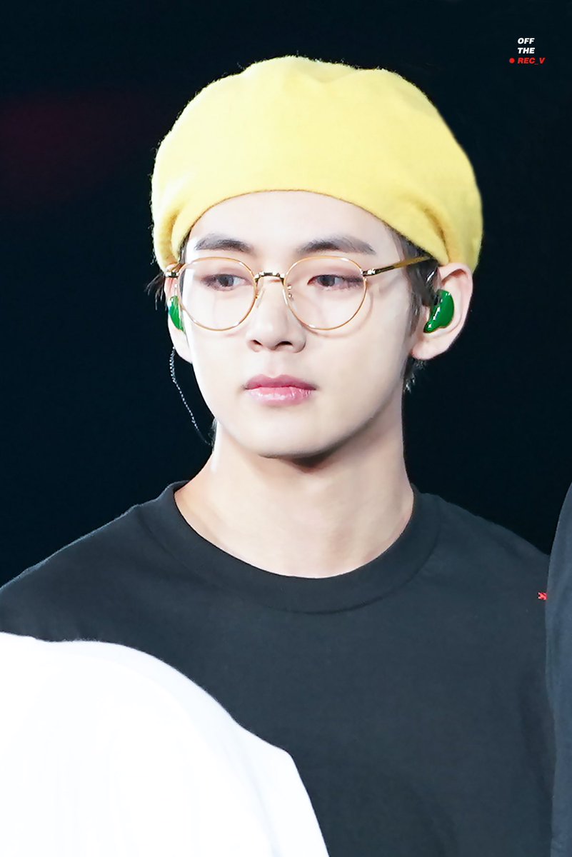 OFFTHEREC_V's tweet photo. [HQ] 190602 SPEAK YOURSELF in London Wembley 
안경태형,,많이많이 좋아해,,🐻💜
#방탄소년단 #뷔 #태형 #방탄소년단뷔 #BTS #BTSV #TAEHYUNG @BTS_twt https://t.co/GwTYaWiySx