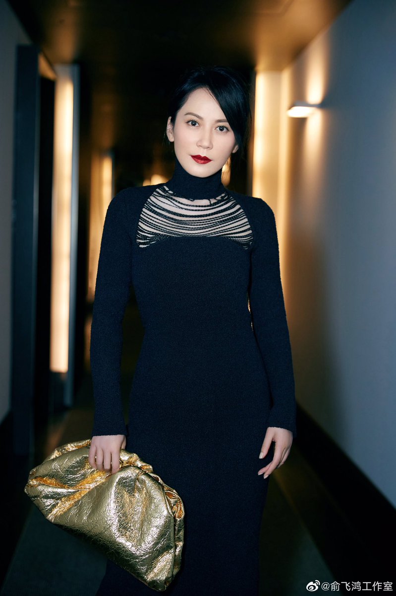 dramapotatoe's tweet photo. #YuFeihong attends the Bottega Veneta Spring 2020 runway show at Milan Fashion Week 

#俞飞鸿 #fayeyu https://t.co/O6hZQIqzLn
