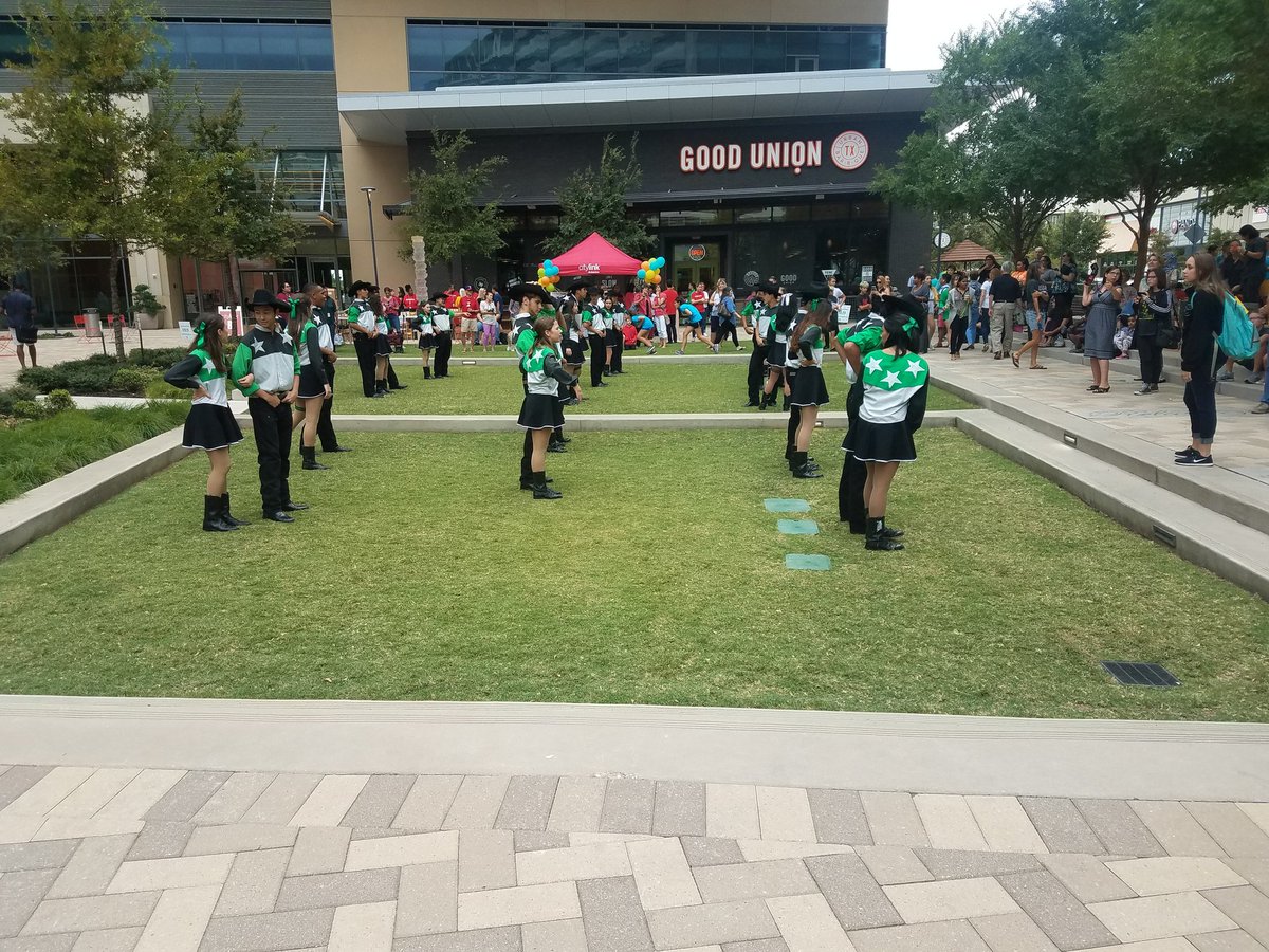 MccoySari's tweet photo. RISD celebrating @NTxGivingDay was so much fun at Cityline today! Thank you to everyone who stopped by and to all of the students who performed!! #risdsaysomething #RISDGreatness https://t.co/c4mhbFXZAv