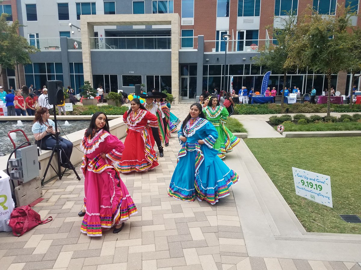 MccoySari's tweet photo. RISD celebrating @NTxGivingDay was so much fun at Cityline today! Thank you to everyone who stopped by and to all of the students who performed!! #risdsaysomething #RISDGreatness https://t.co/c4mhbFXZAv