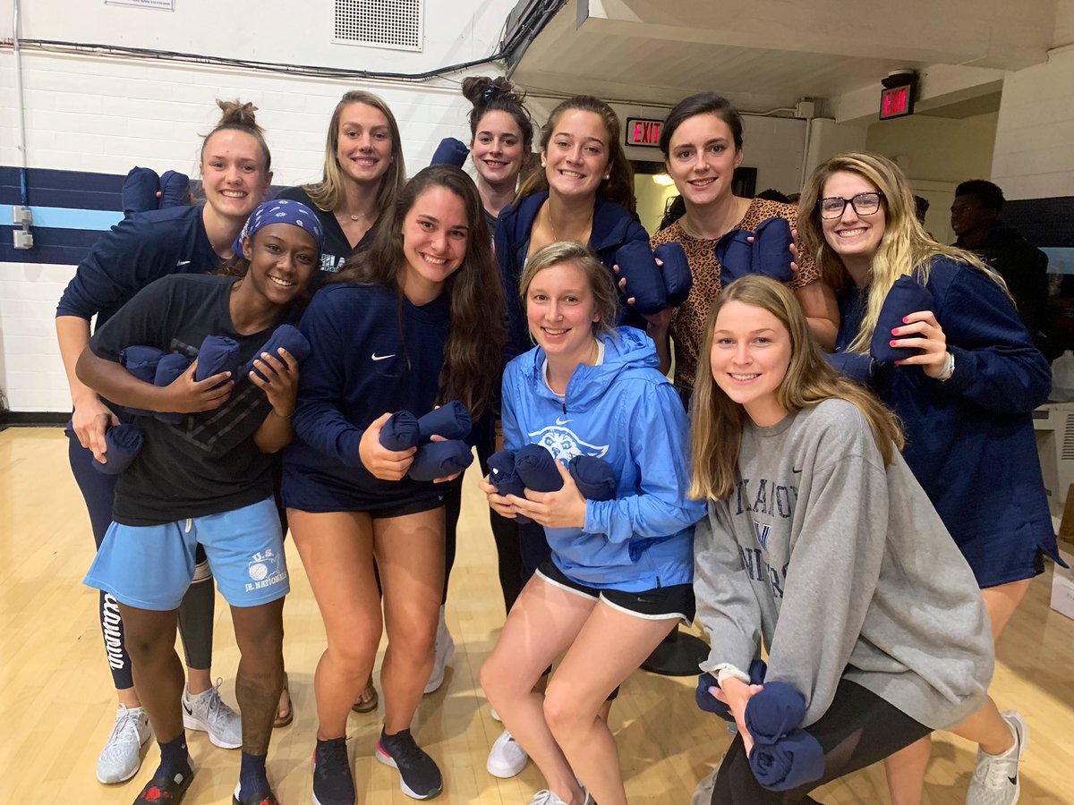novawbb's tweet photo. Thanks for having us, @NovaVolleyball! Cheering for you tonight. ✌️🏐
#JamTheJake
#Athletes4Athletes https://t.co/It0oyBolAf
